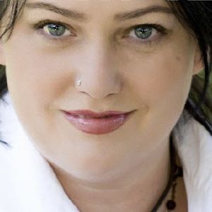 Meet your Posher, Deanna hadya